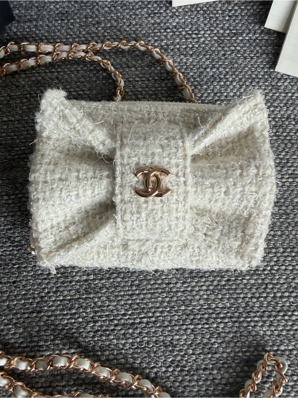 Chanel MAKEUP Cream Tweed Mini Chain Crossbody Bag - Picture 2 of 6